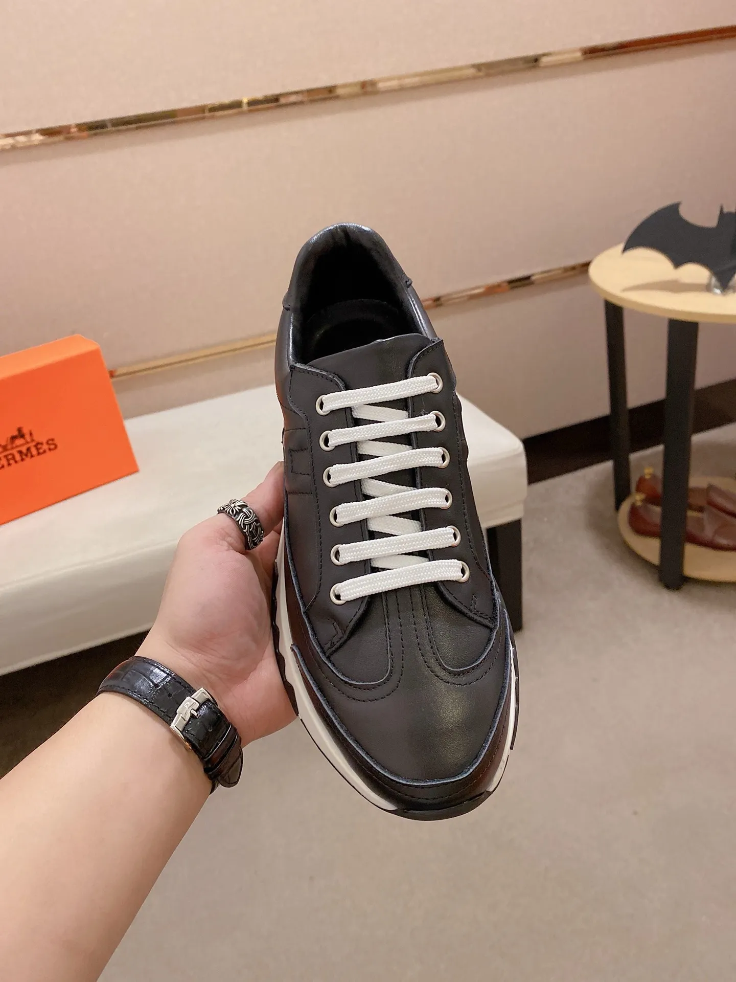 Ex-factory price: 500💰《HERMES》【Classic original single version】Hermès; top 🔝purchasing agent🔍🔍men's latest 🇺🇸sold simultaneously, original imported from Italy ▲▲first-layer cowhide ▲▲ (high-end, nobility and class) ) Exquisite workmanship (Italian 🇮🇹 imported water-dyed 🐂 cowhide lining) sole: original sole provided by the original factory, ⚠️exclusive double-layer activity·TPR·rubber·combined molded outsole; super comfortable·wear-resistant·non-slip·environmental protection The real thing is more beautiful when photographed in kind (high quality, following orders), you can come in and out at will * Number of yards: 38·39·40·41·42·43·44# (can be customized 45.)